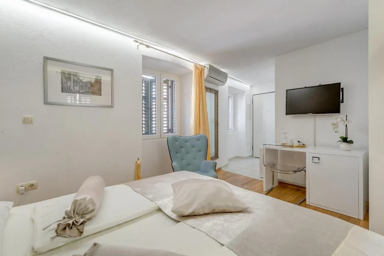 Guesthouse Imperator Split 4*,