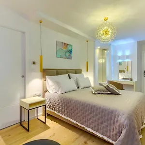 Irini Luxury Couette-café